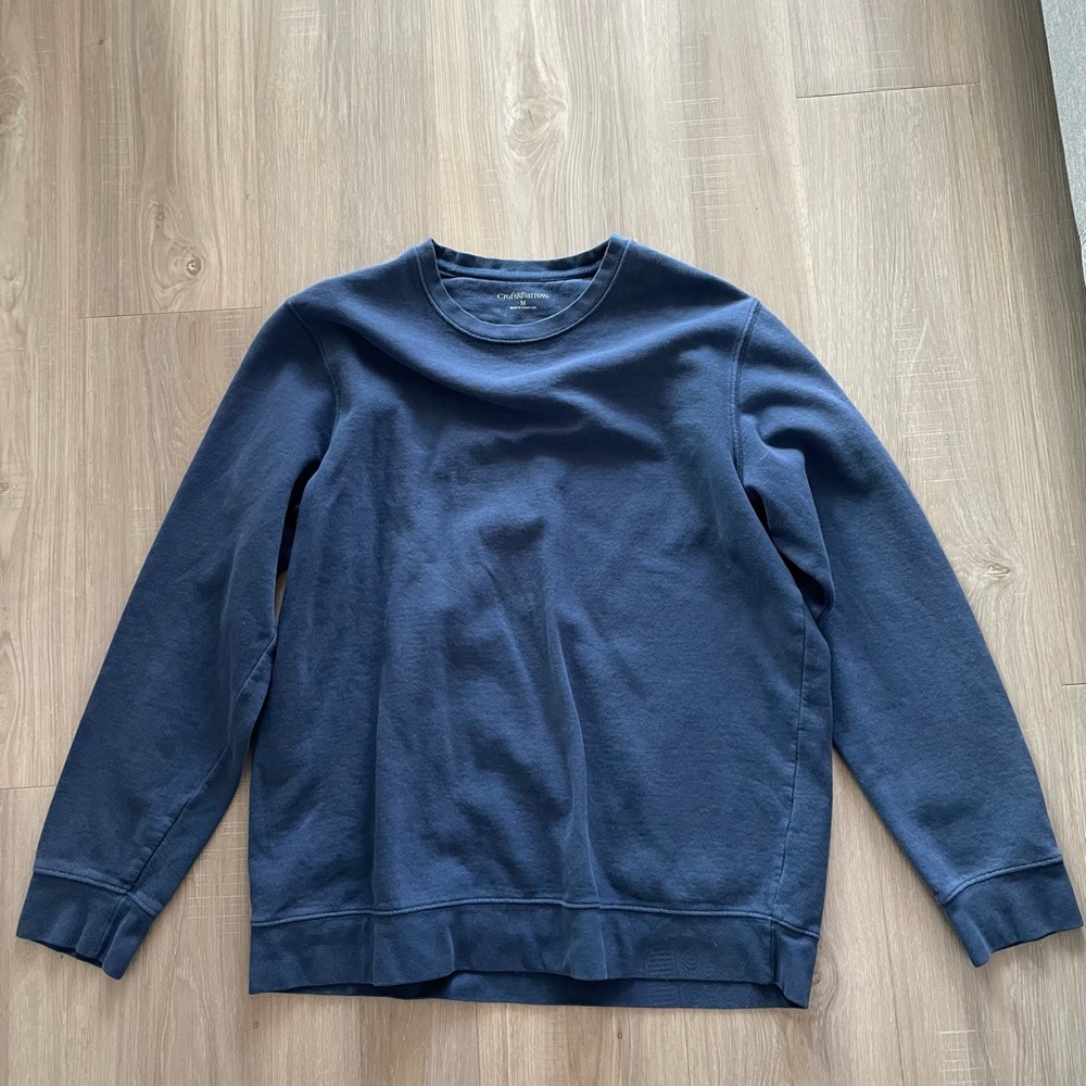 Men’s crewneck sweater size M